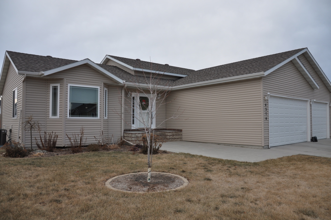 4374 53rd St, Fargo, ND 58104