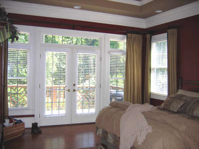 1050 Meadowview Rd, Roswell, GA 30075
