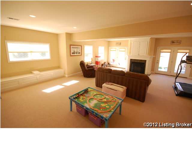 6820 Clore Lake Rd, Crestwood, KY 40014